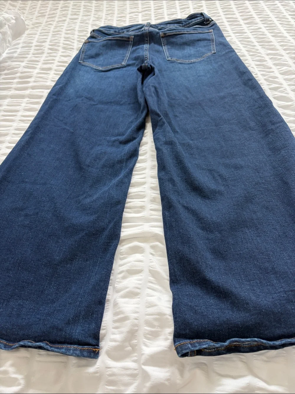 Quince Bella Stretch Wide-Leg Jeans in Mid Blue Wash. EUC